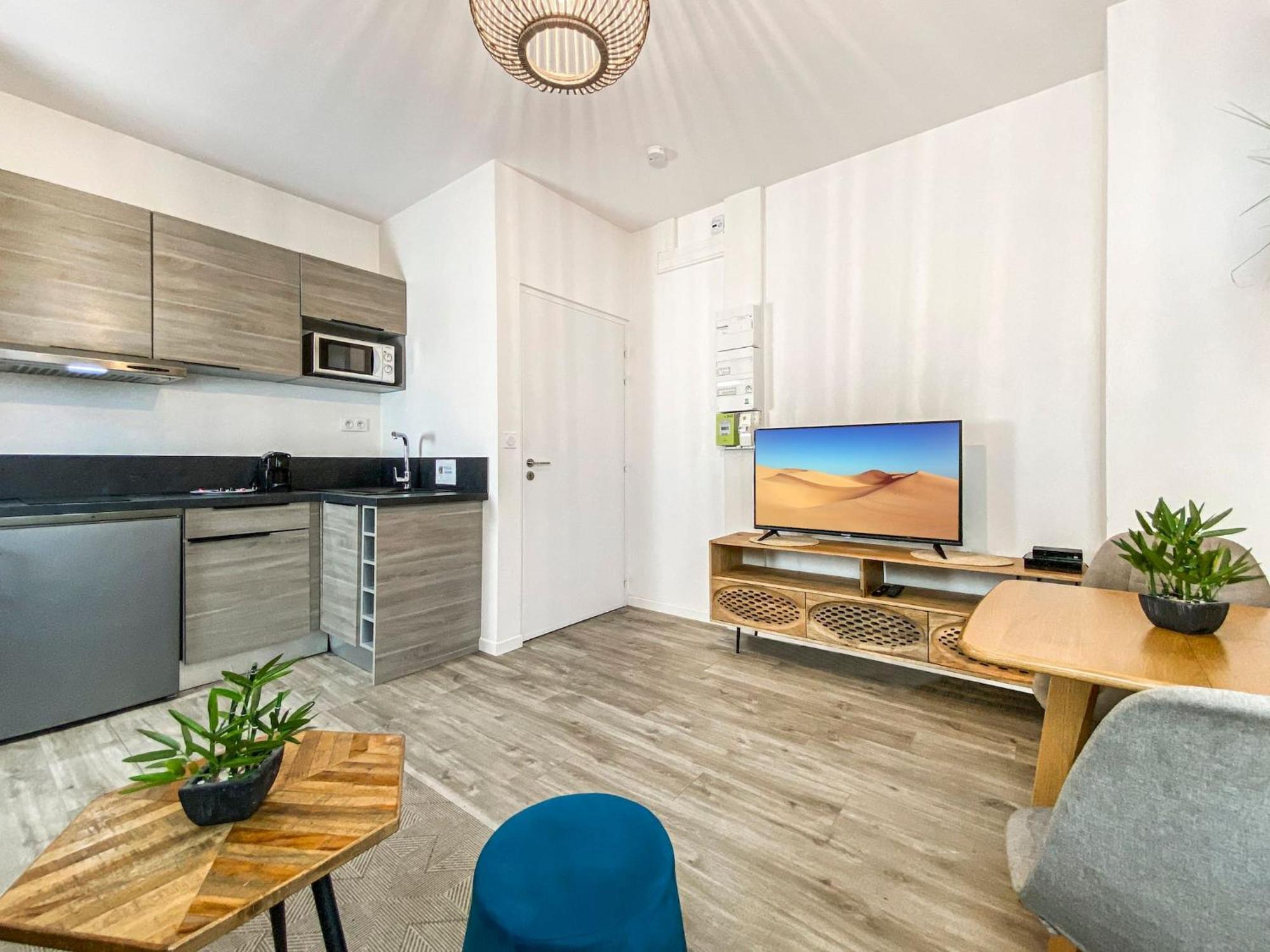 Homey Titi - Hyper-centre - Proche Gare Et Tram - Lit Convertible - Wifi Gratuit * Annemasse