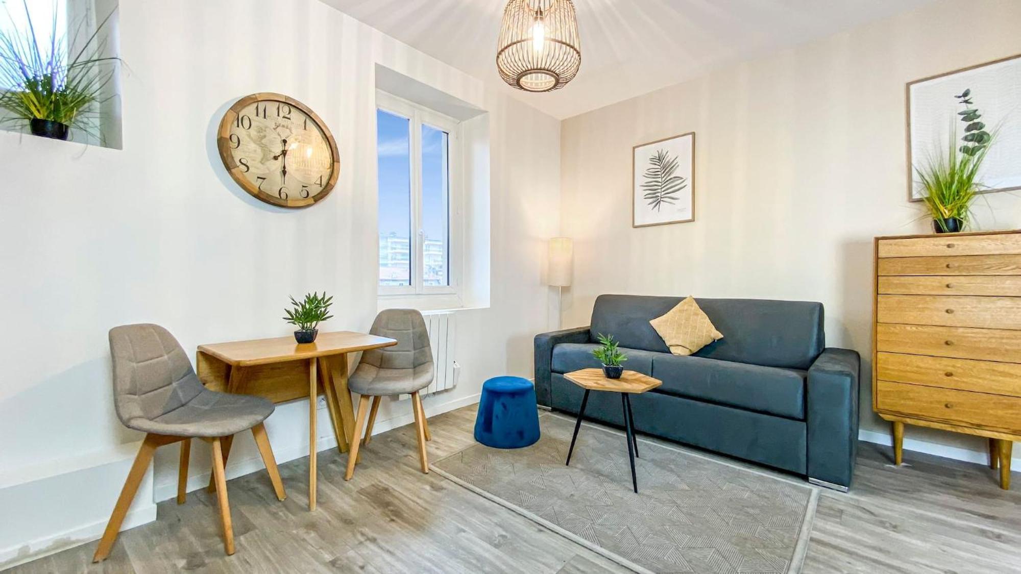 Homey Titi - Hyper-centre - Proche Gare Et Tram - Lit Convertible - Wifi Gratuit * Annemasse